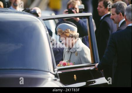 Queen Elizabeth eröffnet Wakefield Hospice West Yorkshire, Großbritannien 1992 Stockfoto