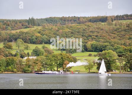 Dampf-Yacht-Gondel auf Coniston Water Stockfoto