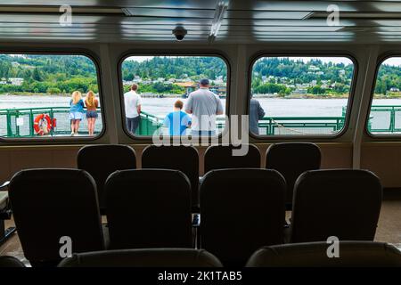 Passagiere auf Mukilteo - Clinton Ferry; Puget Sound; Washington; USA Stockfoto