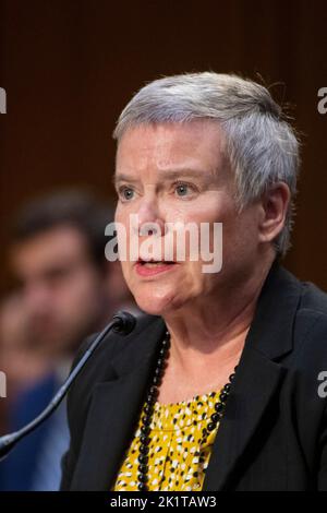 Washington, Vereinigte Staaten Von Amerika. 20. September 2022. Rose Gottemoeller, Steven C. Hazy Dozent, Stanford University Freeman Spogli Institute for International Studies and Center for International Security and Cooperation, antwortet auf Fragen während einer Anhörung des Senatsausschusses für bewaffnete Dienste, um die Nuklearstrategie und -Politik der Vereinigten Staaten zu untersuchen, am Dienstag im Hart Senate Office Building in Washington, DC, 20. September 2022. Quelle: Rod Lampey/CNP/Sipa USA Quelle: SIPA USA/Alamy Live News Stockfoto