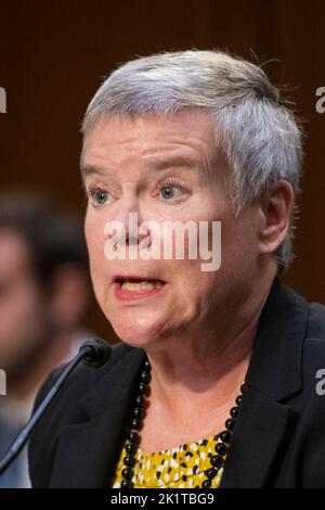 Rose Gottemoeller, Steven C. Hazy Dozent, Stanford University Freeman Spogli Institute for International Studies and Center for International Security and Cooperation, antwortet auf Fragen während einer Anhörung des Senatsausschusses für bewaffnete Dienste, um die Nuklearstrategie und -Politik der Vereinigten Staaten zu untersuchen, am Dienstag im Hart Senate Office Building in Washington, DC, 20. September 2022. Kredit: Rod Lamkey/CNP /MediaPunch Stockfoto