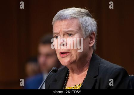 Washington, Vereinigte Staaten. 20. September 2022. Rose Gottemoeller, Steven C. Hazy Dozent, Stanford University Freeman Spogli Institute for International Studies and Center for International Security and Cooperation, antwortet auf Fragen während einer Anhörung des Senatsausschusses für bewaffnete Dienste, um die Nuklearstrategie und -Politik der Vereinigten Staaten zu untersuchen, am Dienstag im Hart Senate Office Building in Washington, DC, 20. September 2022. Kredit: Rod Lampey/CNP/dpa/Alamy Live Nachrichten Stockfoto