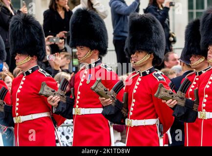 Westminster, London, Großbritannien. 19.. September 2022. Beerdigung von Königin Elizabeth II. Kredit: Newspics UK London/Alamy Live Nachrichten Stockfoto