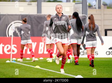 Leah Williamson von Arsenal erwärmt sich vor dem ersten Beinspiel der UEFA Women's Champions League in der zweiten Runde im LV Bet Stadium Meadow Park, London. Bilddatum: Dienstag, 20. September 2022. Stockfoto