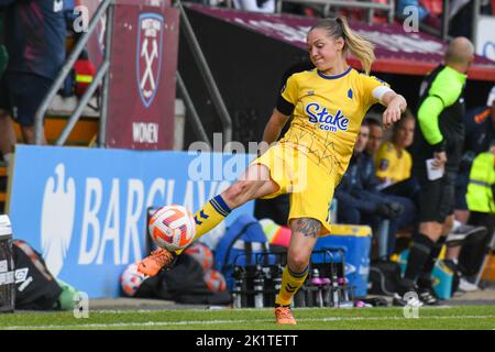 Dagenham, Großbritannien. 18. September 2022. Dagenham, England, 18. 2022. September: Lucy Graham (17 Everton) in Aktion während des Barclays FA Super Leage-Spiels für Frauen zwischen West Ham United und Everton an der Victoria Road in Dagenham, England. (Dylan Clinton/SPP) Quelle: SPP Sport Press Photo. /Alamy Live News Stockfoto