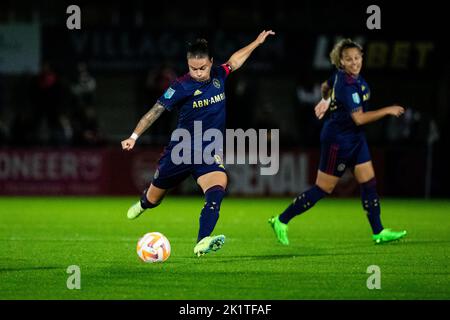 London, Großbritannien. 20. September 2022. Sherida Spitse (8 Ajax) geht während des UEFA Womens Champions League-Spiels 2 zwischen Arsenal und Ajax im Meadow Park in London, England, einen Langstreckenstreik durch. (Liam Asman/SPP) Quelle: SPP Sport Press Photo. /Alamy Live News Stockfoto