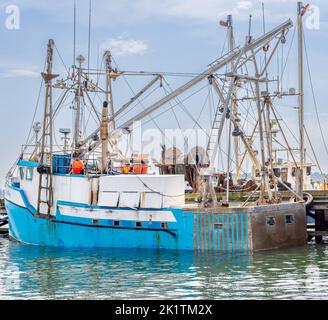 Kommerziell Fischereischiff, Fortitude im Dock in Greenport Stockfoto