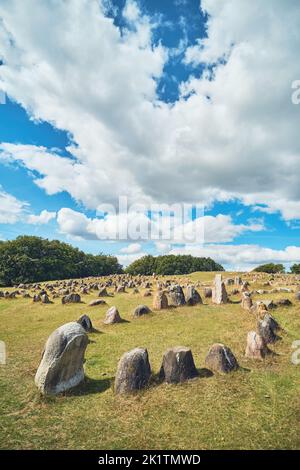 Wikingerfriedhof im Norden Dänemarks - Lindholm Hoje. Hochwertige Fotos Stockfoto