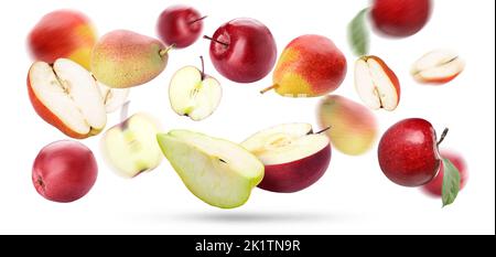Viele fliegende Äpfel und Birnen isoliert auf Weiß Stockfoto