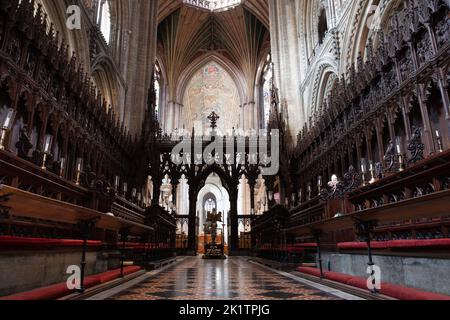 Der Rood Screen und der Chor in der anglikanischen Ely Cathedral, ehemals die Cathedral Church of the Holy and Undivided Trinity Stockfoto