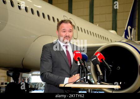 Kastrup/Copenahgen /Dänemark/20 Septemeber2022/ Denamrk-Miistr für Cklimate und Eneergy Dan Jorgensen schließt sich der Pressekonferenz mit der dänischen Verkehrsministerin Ms.Tine Branmsen und dem dänischen Minister für Steuern und Einnahmen Jeppe Bruus, Thomsbye admsdiretcor für den Flughafen Copenhaageh und dem Partnerunternehmen Climate ann SAS, dem Diretcor Simon Pauck Hansen und dem internationalen Flughafen Kopenhagen in Kastrup, an. Grünes Flugbild für alle (Foto. Francis Joseph Dean/Dean Pictures. Stockfoto