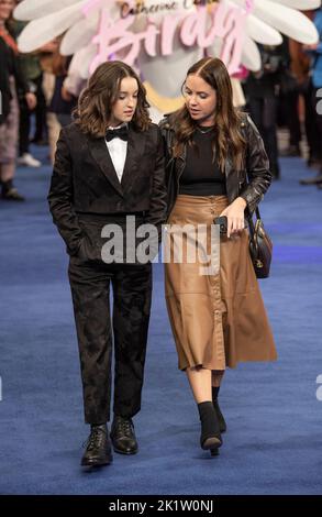 Bella Ramsey nimmt an der britischen Premiere von „Catherine Called Birdy“ auf dem Curzon Mayfair am 20. September 2022 in London, England, Teil. Foto von Gary Mitchell/Alamy Live News Stockfoto