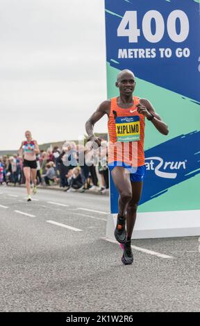 Jacob Kiplimo, ugandische Langstreckenläuferin, die den Great North Run Halbmarathon 2022 gewonnen hat. Stockfoto