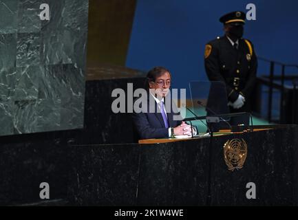 Vereinten Nationen. 20. September 2022. Der kolumbianische Präsident Gustavo Petro spricht während der Generaldebatte der UN-Generalversammlung 77. am 20. September 2022 im UN-Hauptquartier in New York. Die Generaldebatte der UN-Generalversammlung 77. wurde am Dienstag mit dem Thema „Ein Wendepunkt: Transformative Lösungen für ineinandergrenzende Herausforderungen“ eröffnet. Quelle: Li Rui/Xinhua/Alamy Live News Stockfoto