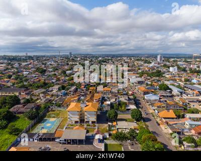 Luftaufnahme der Küste der Stadt Santarèm im Bundesstaat Parà in Brasilien. Schöne Stadt am Ufer des Rio Amazonas Stockfoto