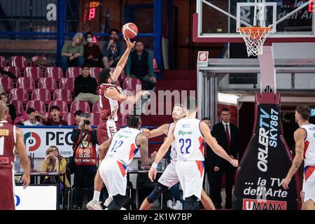 Venedig, Italien. 20. September 2022. Mitchell Watt (Umana Reyer Venezia) während Umana Reyer Venezia gegen Anadolu Efes, Basketball-Testspiel in Venedig, Italien, September 20 2022 Quelle: Independent Photo Agency/Alamy Live News Stockfoto