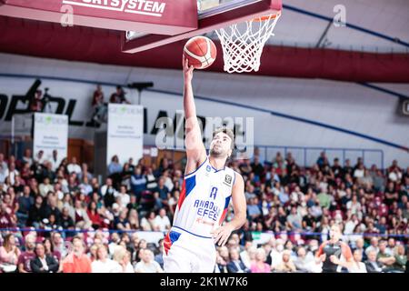 Venedig, Italien. 20. September 2022. BU?rahan Tuncer (Anadolu Efes) während Umana Reyer Venezia gegen Anadolu Efes, Basketball-Testspiel in Venedig, Italien, September 20 2022 Quelle: Independent Photo Agency/Alamy Live News Stockfoto