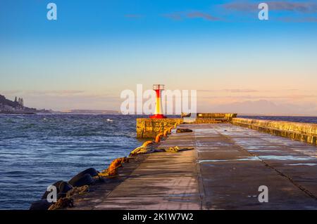 Farbenprächtiger Leuchtturm in der Kalk Bay in Kapstadt Südafrika Stockfoto