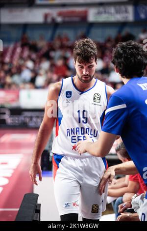 Venedig, Italien. 20. September 2022. BU?rahan Tuncer (Anadolu Efes) während Umana Reyer Venezia gegen Anadolu Efes, Basketball-Testspiel in Venedig, Italien, September 20 2022 Quelle: Independent Photo Agency/Alamy Live News Stockfoto