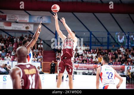 Venedig, Italien. 20. September 2022. Michael Bramos (Umana Reyer Venezia) während Umana Reyer Venezia gegen Anadolu Efes, Basketball-Testspiel in Venedig, Italien, September 20 2022 Quelle: Independent Photo Agency/Alamy Live News Stockfoto