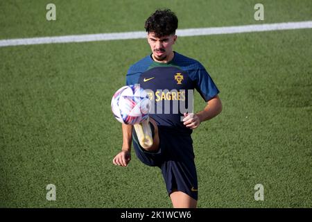 Oeiras, Portugal. 20. September 2022. Portugals Vitinha nimmt am 20. September 2022 an einer Trainingseinheit im Trainingslager Cidade do Futebol in Oeiras, Portugal, Teil. Quelle: Pedro Fiuza/Xinhua/Alamy Live News Stockfoto