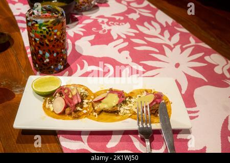 Ein traditionelles Barbecue Tacos oder Birria in mexiko regionale Küche Stockfoto