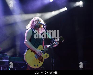 20. September 2022 - Wilmington, North Carolina; USA - der Musiker JIM JAMES von der Band MY MORNING JACKET tritt live auf, während ihre Tour 2022 einen Halt im Live Oak Bank Pavilion am Riverfront Park in Wilmington macht. Copyright 2022 Jason Moore. (Bild: © Jason Moore/ZUMA Press Wire) Stockfoto