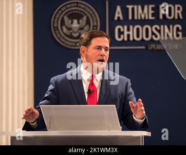 Simi Valley, Kalifornien, USA. 20. September 2022. DOUG DUCEY, Gouverneur von Arizona, spricht in der Reagan Library in der Sprecherserie „A Time for Choosing“ der Reagan Foundation. (Bildquelle: © Brian Cahn/ZUMA Press Wire) Stockfoto