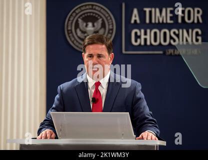 Simi Valley, Kalifornien, USA. 20. September 2022. DOUG DUCEY, Gouverneur von Arizona, spricht in der Reagan Library in der Sprecherserie „A Time for Choosing“ der Reagan Foundation. (Bildquelle: © Brian Cahn/ZUMA Press Wire) Stockfoto