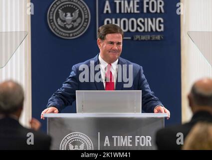 Simi Valley, Kalifornien, USA. 20. September 2022. DOUG DUCEY, Gouverneur von Arizona, spricht in der Reagan Library in der Sprecherserie „A Time for Choosing“ der Reagan Foundation. (Bildquelle: © Brian Cahn/ZUMA Press Wire) Stockfoto