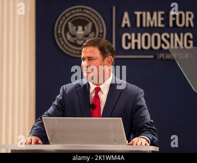 Simi Valley, Kalifornien, USA. 20. September 2022. DOUG DUCEY, Gouverneur von Arizona, spricht in der Reagan Library in der Sprecherserie „A Time for Choosing“ der Reagan Foundation. (Bildquelle: © Brian Cahn/ZUMA Press Wire) Stockfoto