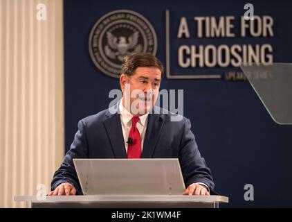 Simi Valley, Kalifornien, USA. 20. September 2022. DOUG DUCEY, Gouverneur von Arizona, spricht in der Reagan Library in der Sprecherserie „A Time for Choosing“ der Reagan Foundation. (Bildquelle: © Brian Cahn/ZUMA Press Wire) Stockfoto