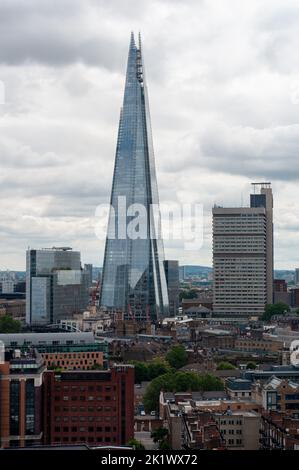 Skyward: Die atemberaubende Schönheit von The Shard, Londons architektonisches Juwel Stockfoto