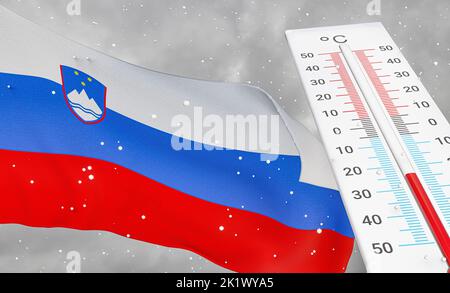 Winter in Slowenien mit schwerer Kälte, negativer Temperatur, Kalte Jahreszeit in Slowenien, grausamster kältester Wetterlage in Slowenien, Flagge Slowenien mit Thermometer Stockfoto