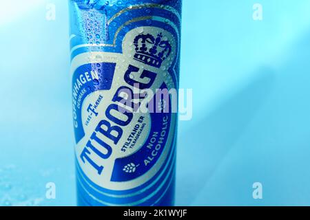 Tjumen, Russland-02. August 2022: Tuborg, ein dänisches Brauunternehmen, das 1873 in Hellerup gegründet wurde, eine Dose alkoholfreies Bier Stockfoto