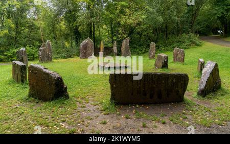 Wexford, Irland - 18. August 2022: Rekonstruierter Steinkreis aus der Bronzezeit im Irish National Heritage Park Stockfoto