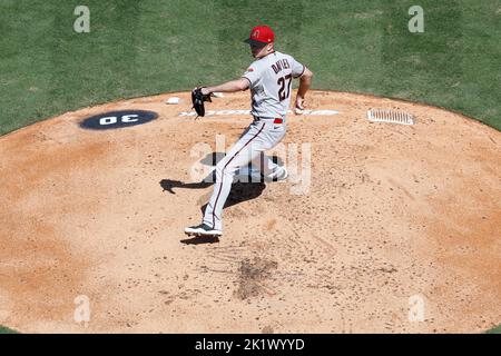 Arizona Diamondbacks startender Pitcher Zach Davies steht während eines MLB-Spiels in der regulären Saison gegen die Los Angeles Dodgers auf dem Teller, Dienstag, Sep Stockfoto