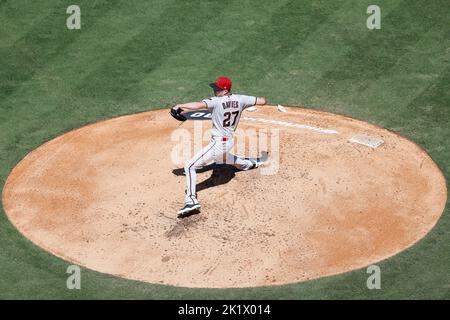 Arizona Diamondbacks startender Pitcher Zach Davies steht während eines MLB-Spiels in der regulären Saison gegen die Los Angeles Dodgers auf dem Teller, Dienstag, Sep Stockfoto