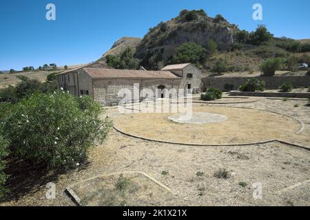 arabisches Thermalbad von Cefalà Diana auf Sizilien (außen) Stockfoto