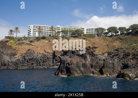 Das 5-Sterne Pestana Grand Hotel auf den Klippen von Ponta da Cruz in Funchal Madeira Stockfoto