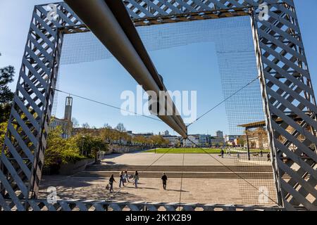 Rahmenbau oder Querformat auf Rutsche, die 1977-Installation für documenta, mit Blick auf den Friedrichsplatz in Kassel Stockfoto