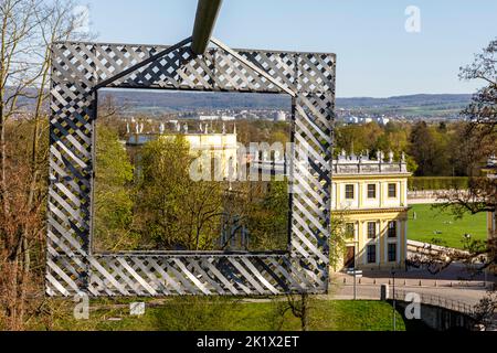 Framework oder Landscape in Slide, die 1977-Installation für documenta 6, mit Blick auf den Karlsaue State Park und die Orangerie Stockfoto