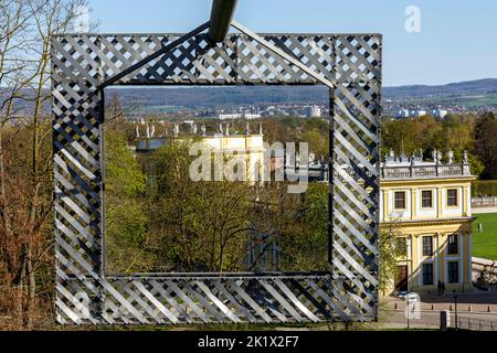 Framework oder Landscape in Slide, die 1977-Installation für documenta 6, mit Blick auf den Karlsaue State Park und die Orangerie Stockfoto