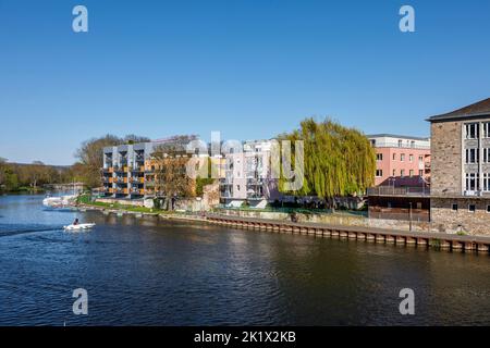 Entwicklung auf der Fulda an der Elisabeth-Selbert-Promenade in Kassel Stockfoto