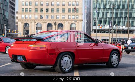 DETROIT, MI/USA - 17. SEPTEMBER 2022: Ein Porsche 928S 1988 beim Detroit Concours 'd Elegance. Stockfoto