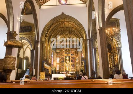 Blick auf den Altar in der Kathedrale unserer Lieben Frau von der Himmelfahrt in Funchal Madeira Stockfoto