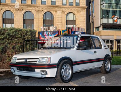 DETROIT, MI/USA - 17. SEPTEMBER 2022: Ein Peugeot 205 GT im Detroit Concours 'd Elegance. Stockfoto