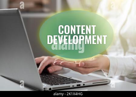 Hand schreiben Zeichen Content DevelopmentSpecialized in Graphic Design Multimedia Documentation. Konzeptionelle Foto in Grafik-Design-Multimedia spezialisiert Stockfoto