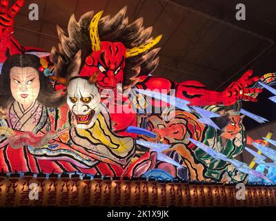 Farbenfrohe Festwagen auf dem Aomori Nebuta Festival Stockfoto