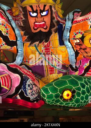 Farbenfrohe Festwagen auf dem Aomori Nebuta Festival Stockfoto